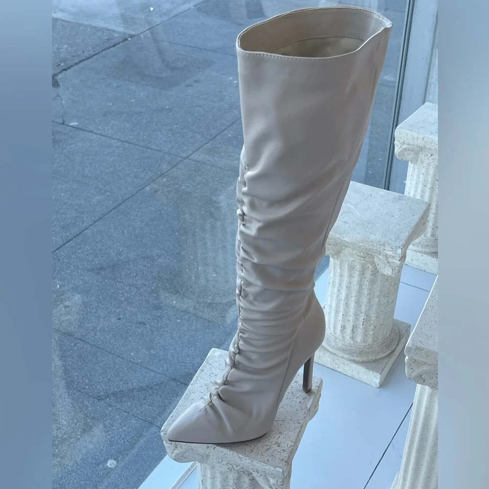 Rushed pointed toe boots - Picture 1 of 3